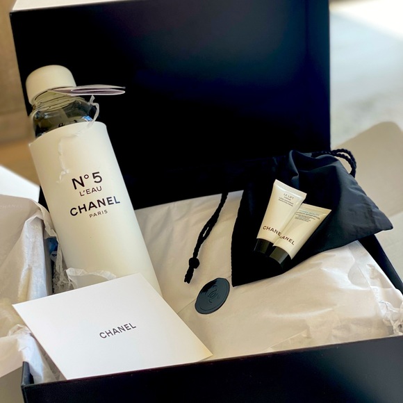 BNIB CHANEL WATER BOTTLE AND BLANK NOTECARD - Picture 1 of 4